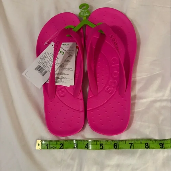 CROCS Bright Pink Flip Flops💕cute comfy and oh so cool!see photos for details - Picture 2 of 7